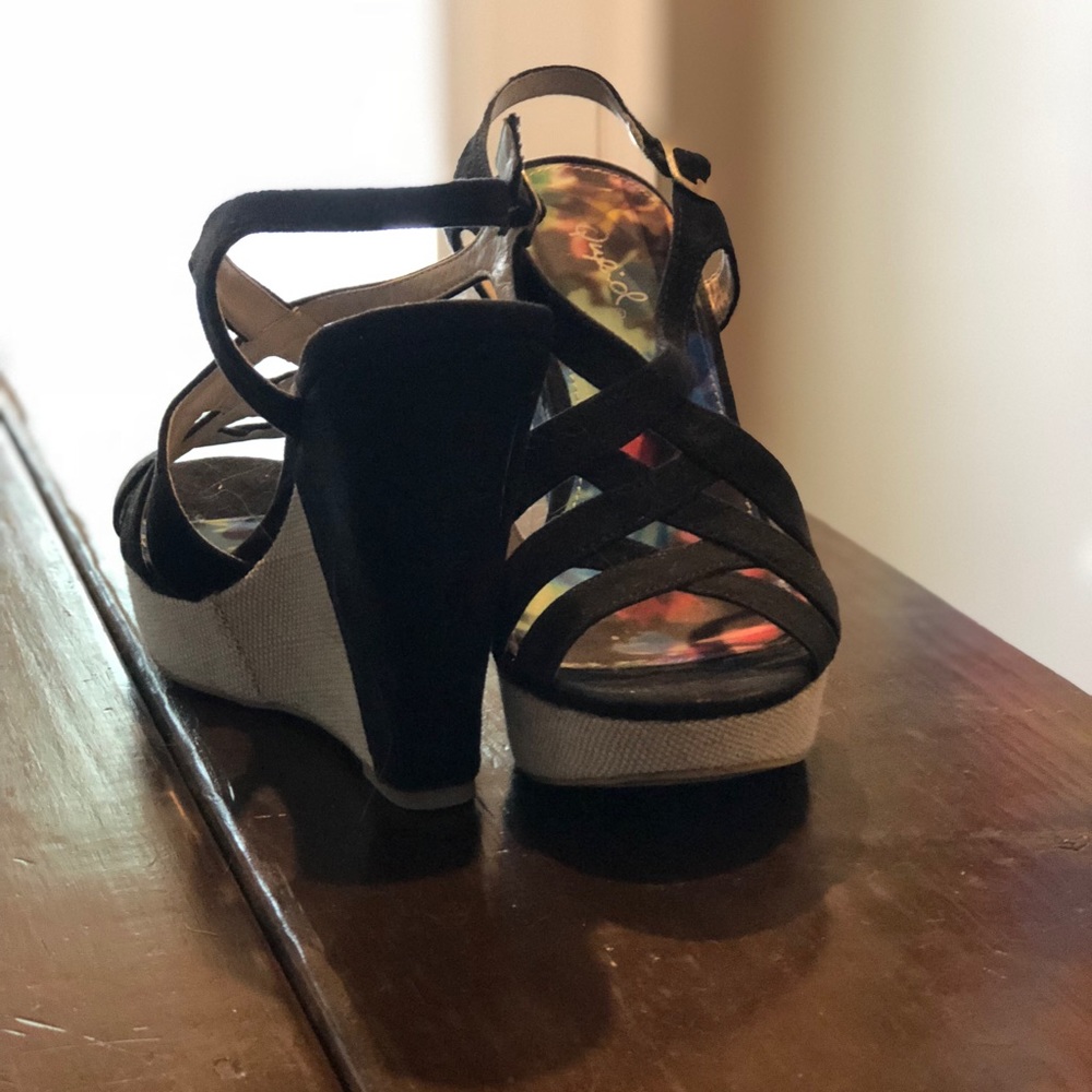 Black Qupid wedges